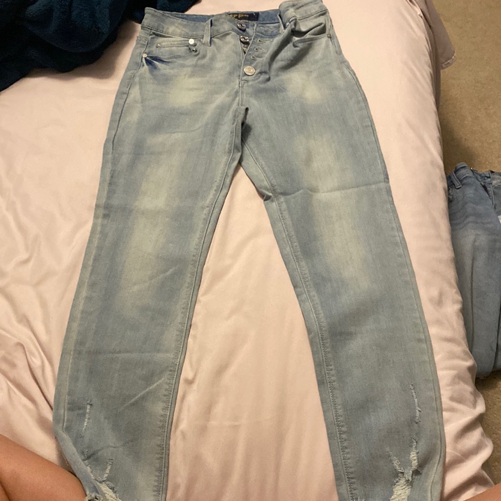 Light wash skinny jeans! Size 7/27